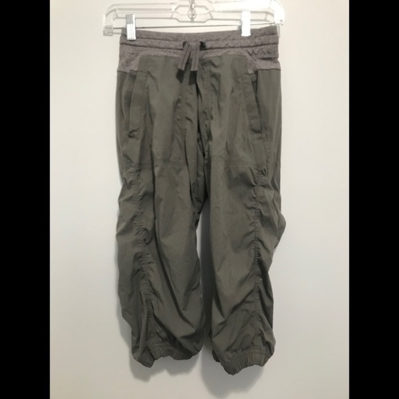 Ivivva Live to Move Dance Studio Crop  Pants L. - Picture 12 of 16